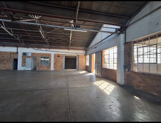 926M² WAREHOUSE TO LET IN BENROSE